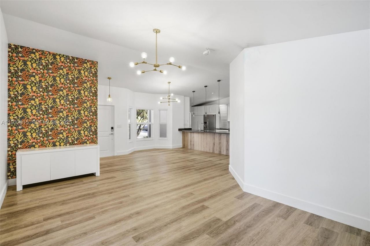 10246 NW 57th Ter, Doral, FL 33178 Photo