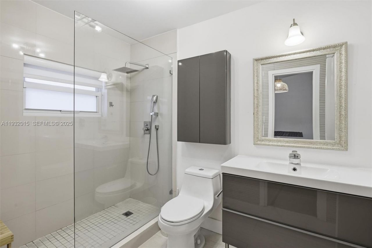 10246 NW 57th Ter, Doral, FL 33178 Photo