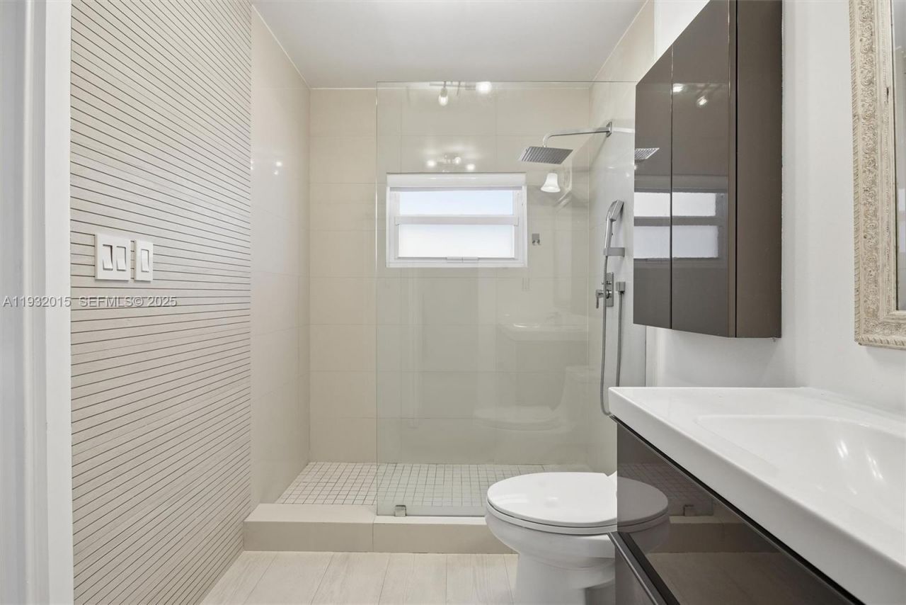 10246 NW 57th Ter, Doral, FL 33178 Photo