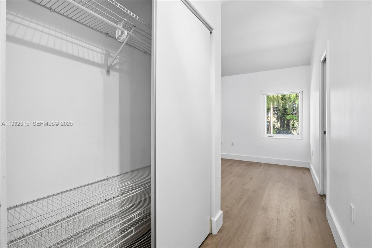 10246 NW 57th Ter, Doral, FL 33178 Photo