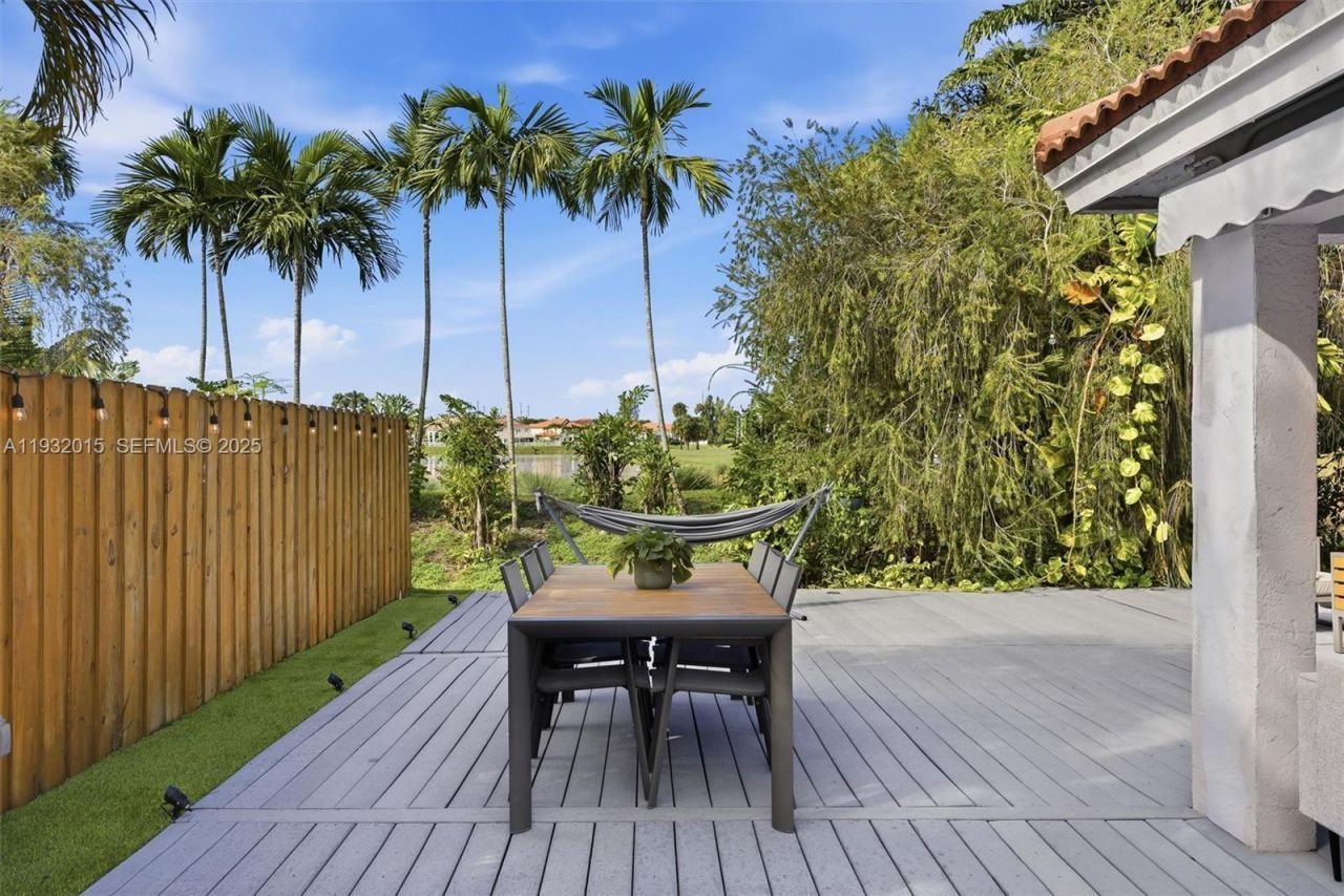 10246 NW 57th Ter, Doral, FL 33178 Photo