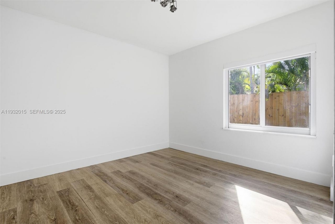 10246 NW 57th Ter, Doral, FL 33178 Photo