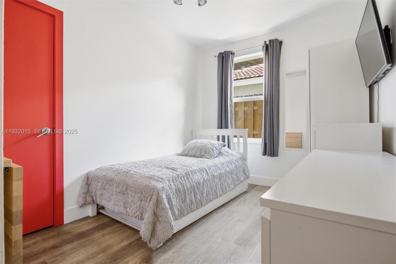 10246 NW 57th Ter, Doral, FL 33178 Photo