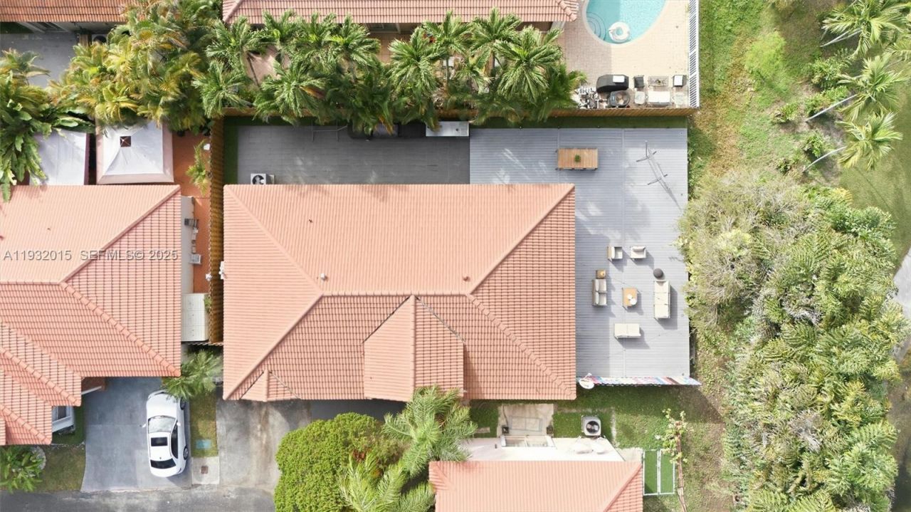 10246 NW 57th Ter, Doral, FL 33178 Photo