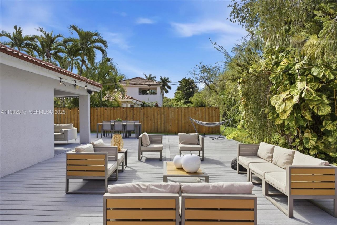 10246 NW 57th Ter, Doral, FL 33178 Photo