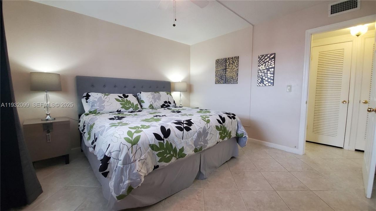 470 Paradise Isle Blvd , Unit 309, Hallandale Beach, FL 33009 Photo