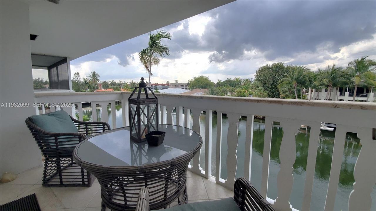 470 Paradise Isle Blvd , Unit 309, Hallandale Beach, FL 33009 Photo