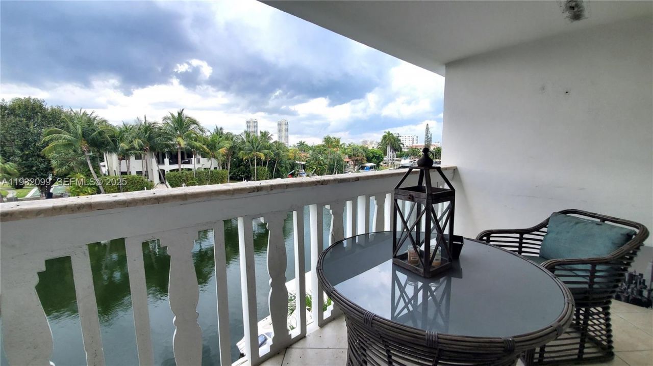 470 Paradise Isle Blvd , Unit 309, Hallandale Beach, FL 33009 Photo