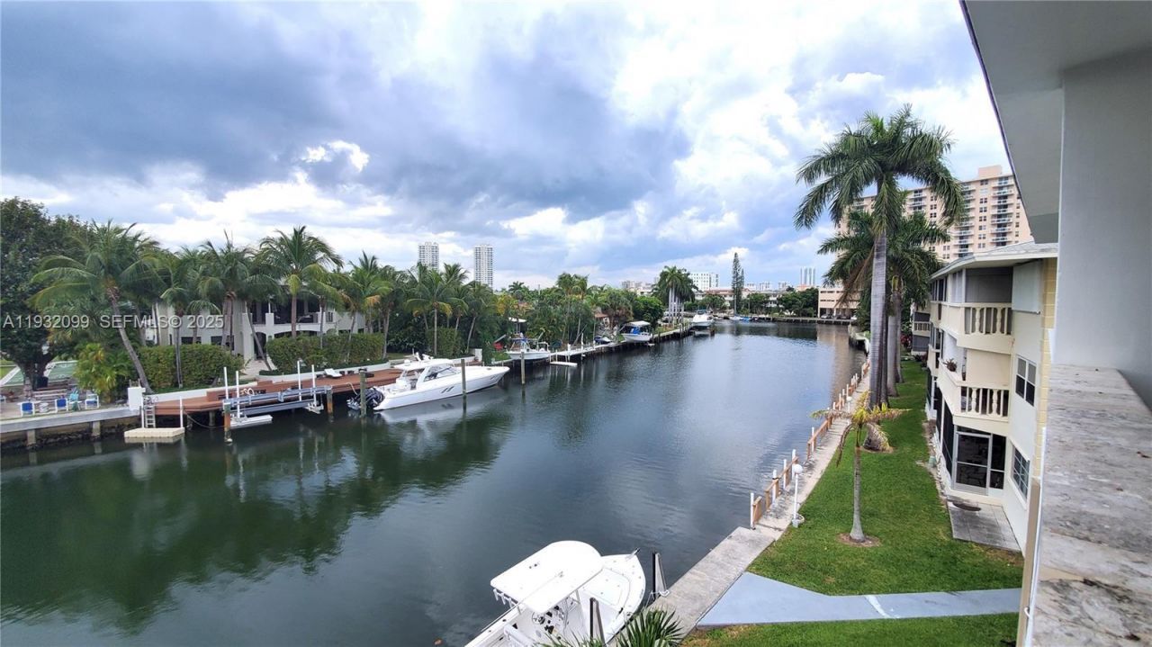 470 Paradise Isle Blvd , Unit 309, Hallandale Beach, FL 33009 Photo