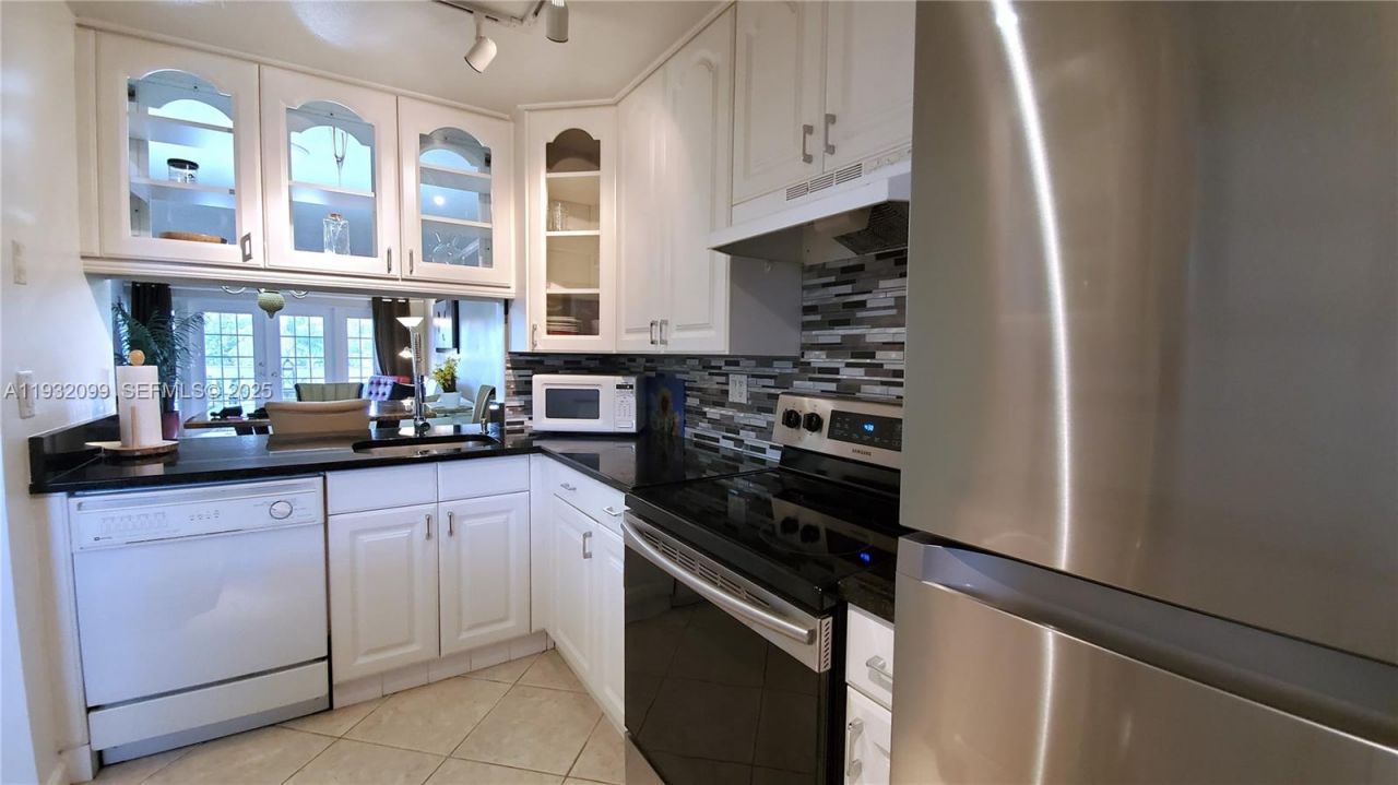 470 Paradise Isle Blvd , Unit 309, Hallandale Beach, FL 33009 Photo