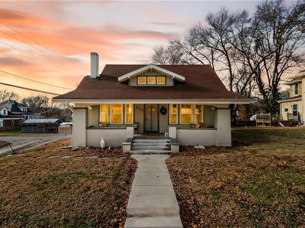 915 N 9th Street, Atchison, KS 66002