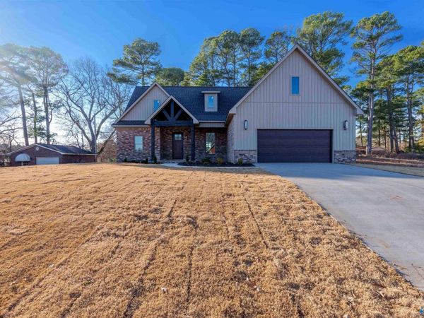 687 Oakview Circle, Killen, AL 35645