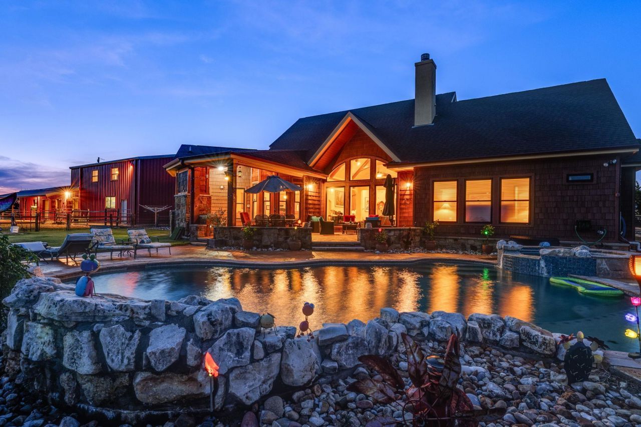 901 County Road 250, Georgetown, TX 78633 Main Photo