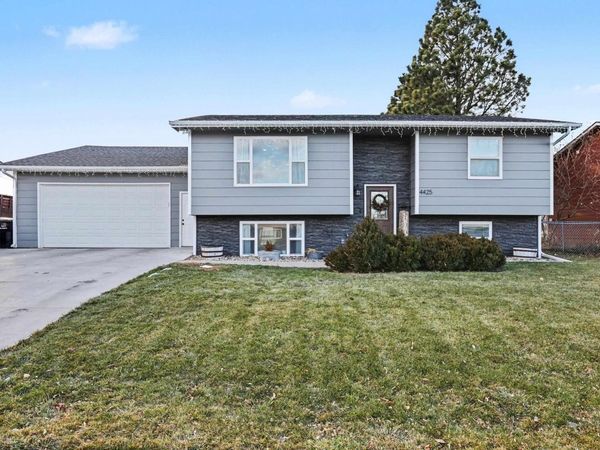 4425 DOLPHIN LN, Rapid City, SD 57701