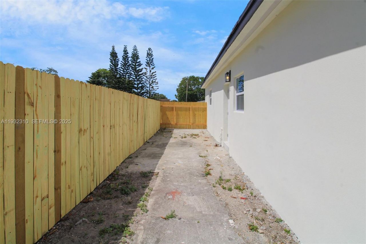 2840 NW 171st St, Miami Gardens, FL 33056 Photo