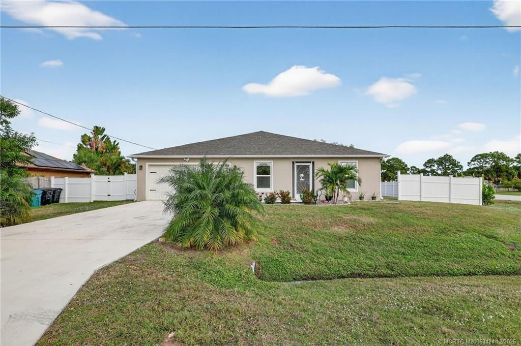 3002 SE East Blackwell Drive, Port Saint Lucie, FL 34952 Photo