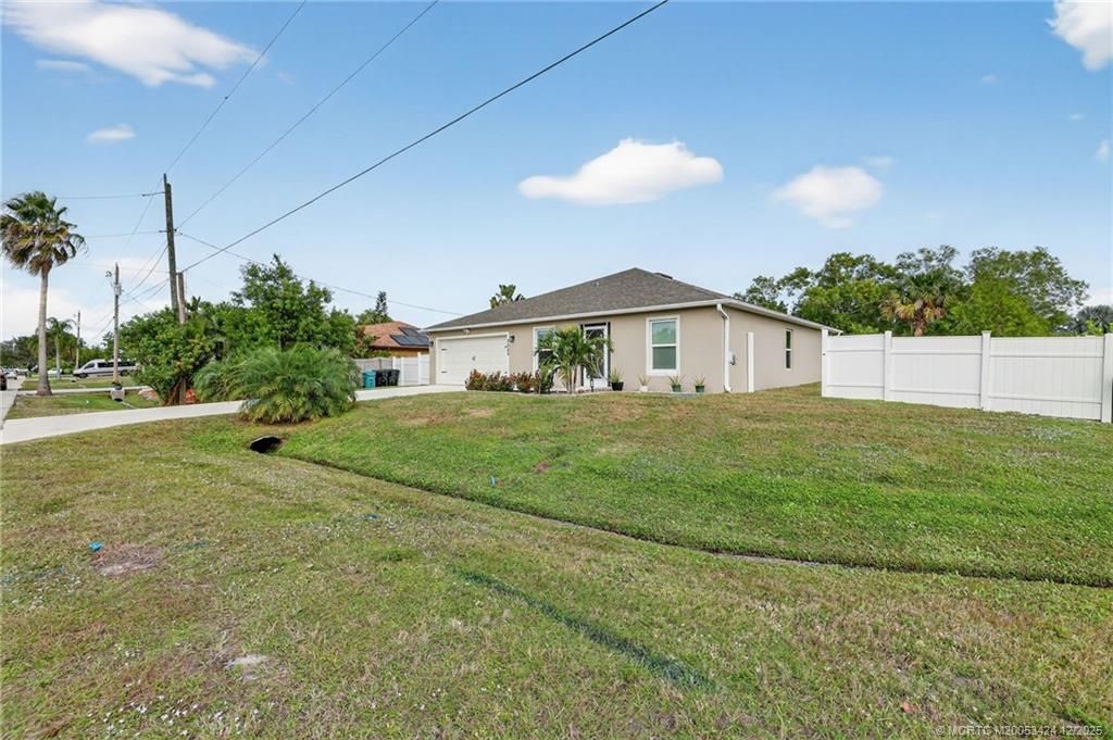 3002 SE East Blackwell Drive, Port Saint Lucie, FL 34952 Photo