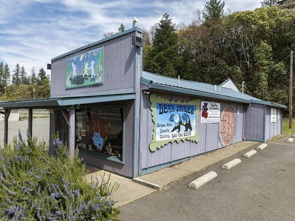 123 N Redwood Highway, Cave Junction, OR 97523