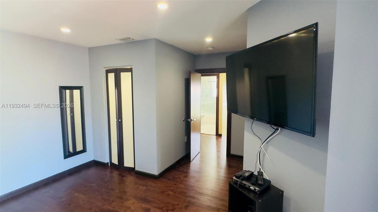 1094 Redwood St, Unit 1094, Hollywood, FL 33019 Photo