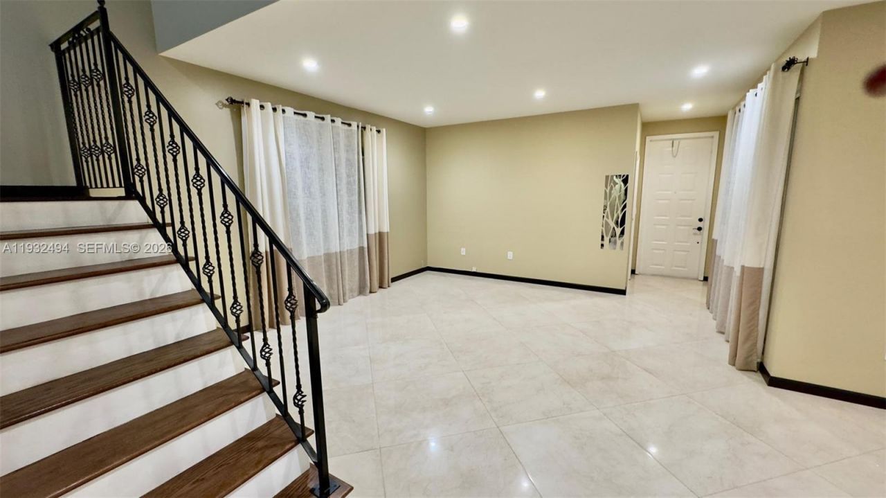 1094 Redwood St, Unit 1094, Hollywood, FL 33019 Photo