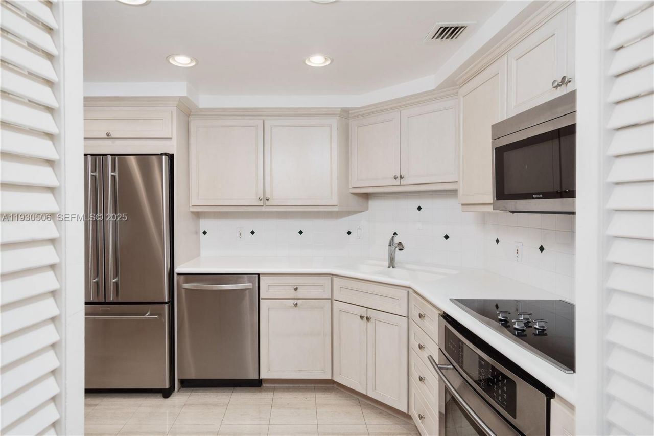 2 Grove Isle Dr , Unit B703, Miami, FL 33133 Photo