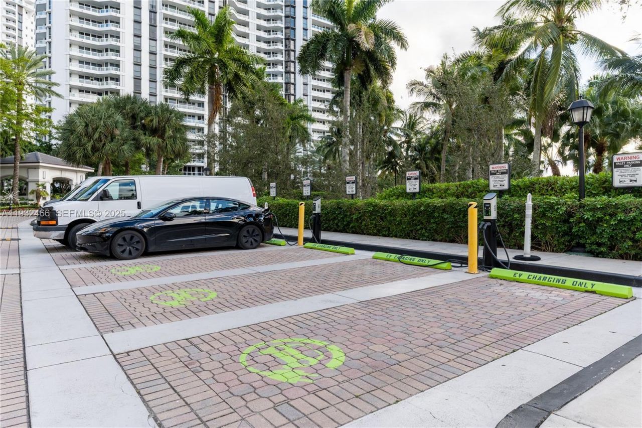 21205 Yacht Club Drive, Unit 304, Aventura, FL 33180 Photo