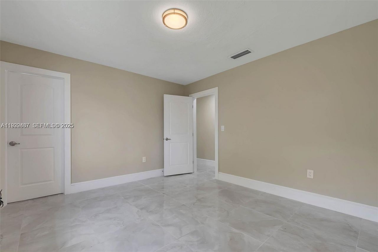 9241 SW 204th Ter, Cutler Bay, FL 33189 Photo