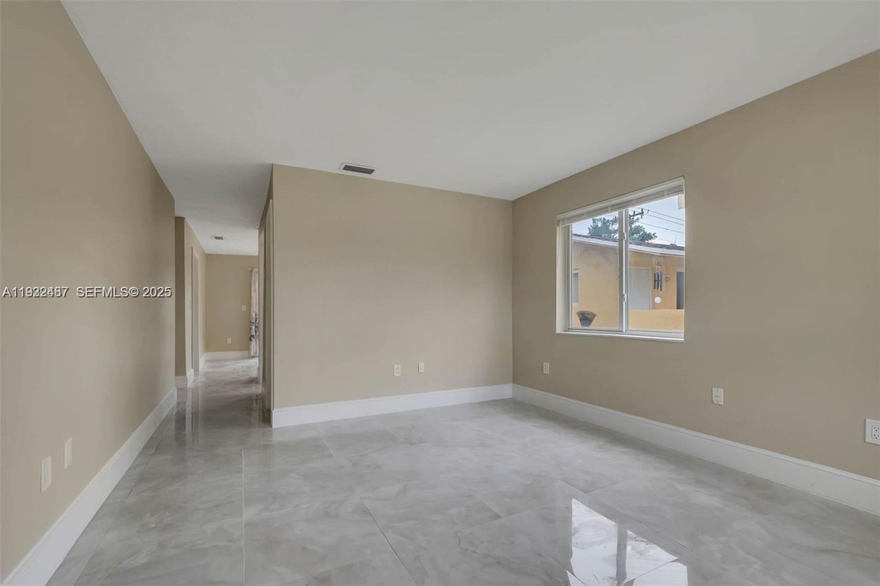 9241 SW 204th Ter, Cutler Bay, FL 33189 Photo