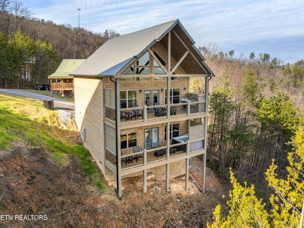 804 Peak Loop Way, Pigeon Forge, TN 37876