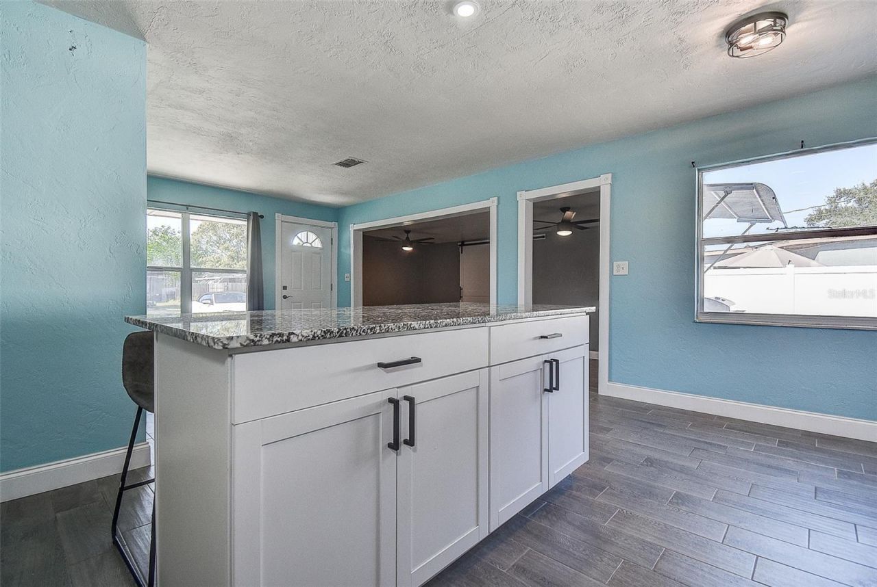 7583 Meadowlawn Drive N, Saint Petersburg, FL 33702 Photo