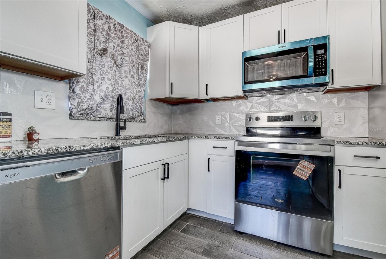 7583 Meadowlawn Drive N, Saint Petersburg, FL 33702 Photo