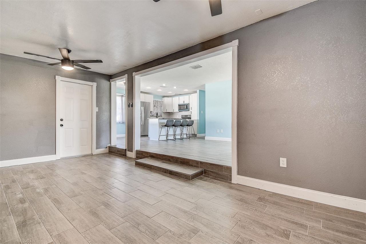 7583 Meadowlawn Drive N, Saint Petersburg, FL 33702 Photo