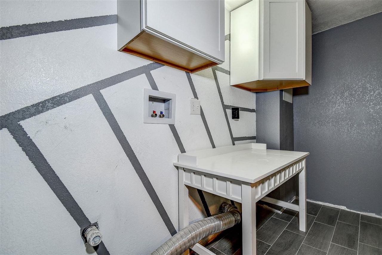 7583 Meadowlawn Drive N, Saint Petersburg, FL 33702 Photo