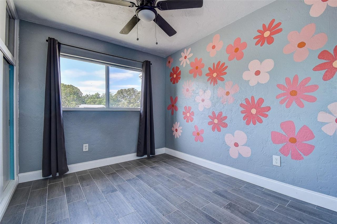 7583 Meadowlawn Drive N, Saint Petersburg, FL 33702 Photo