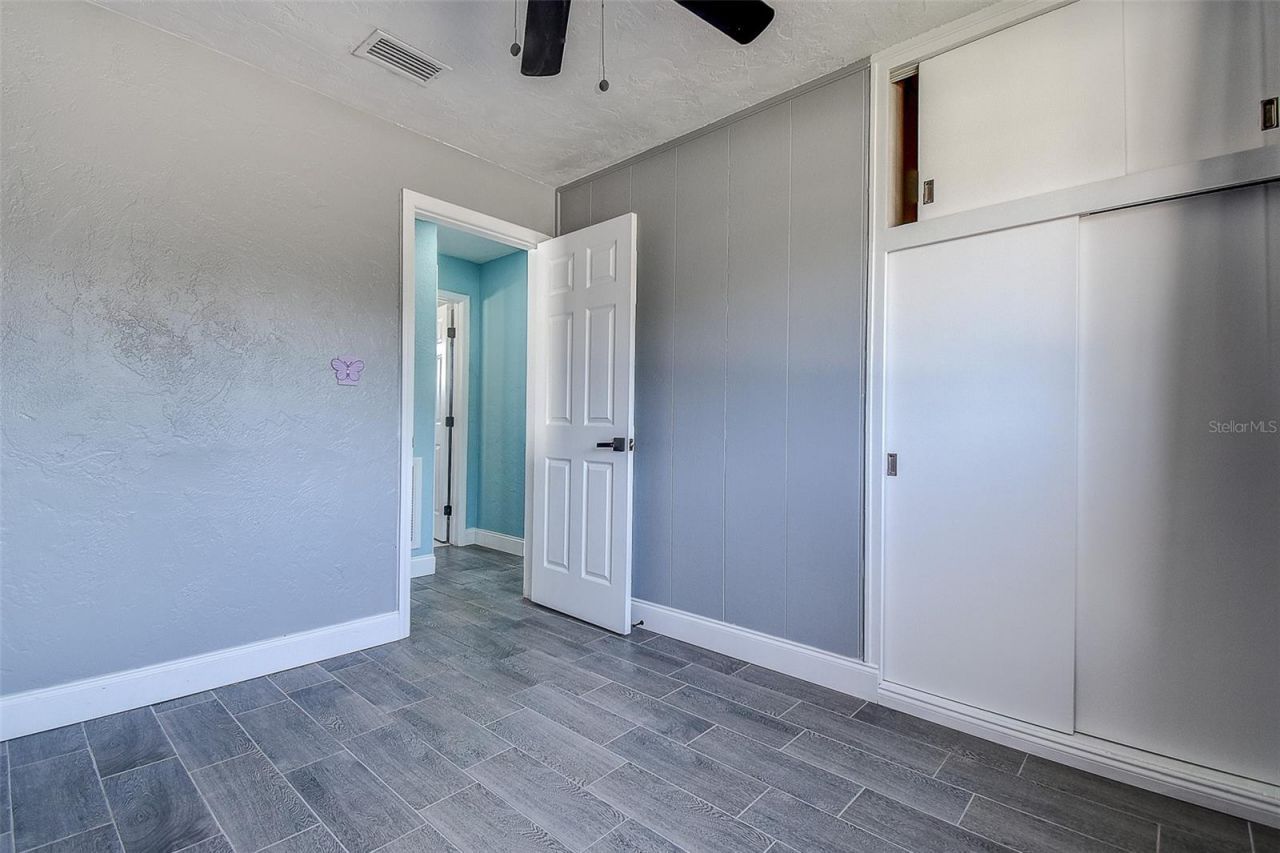 7583 Meadowlawn Drive N, Saint Petersburg, FL 33702 Photo