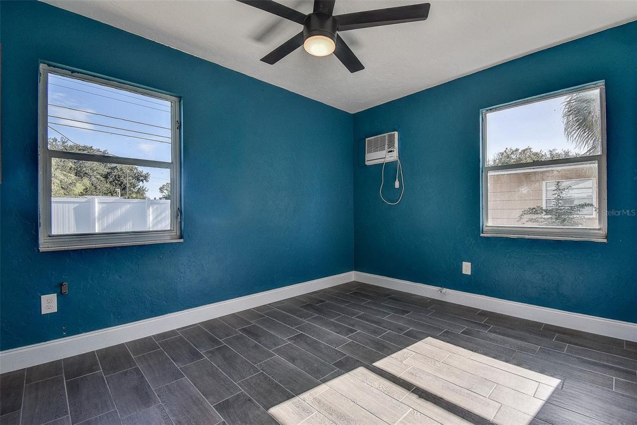 7583 Meadowlawn Drive N, Saint Petersburg, FL 33702 Photo