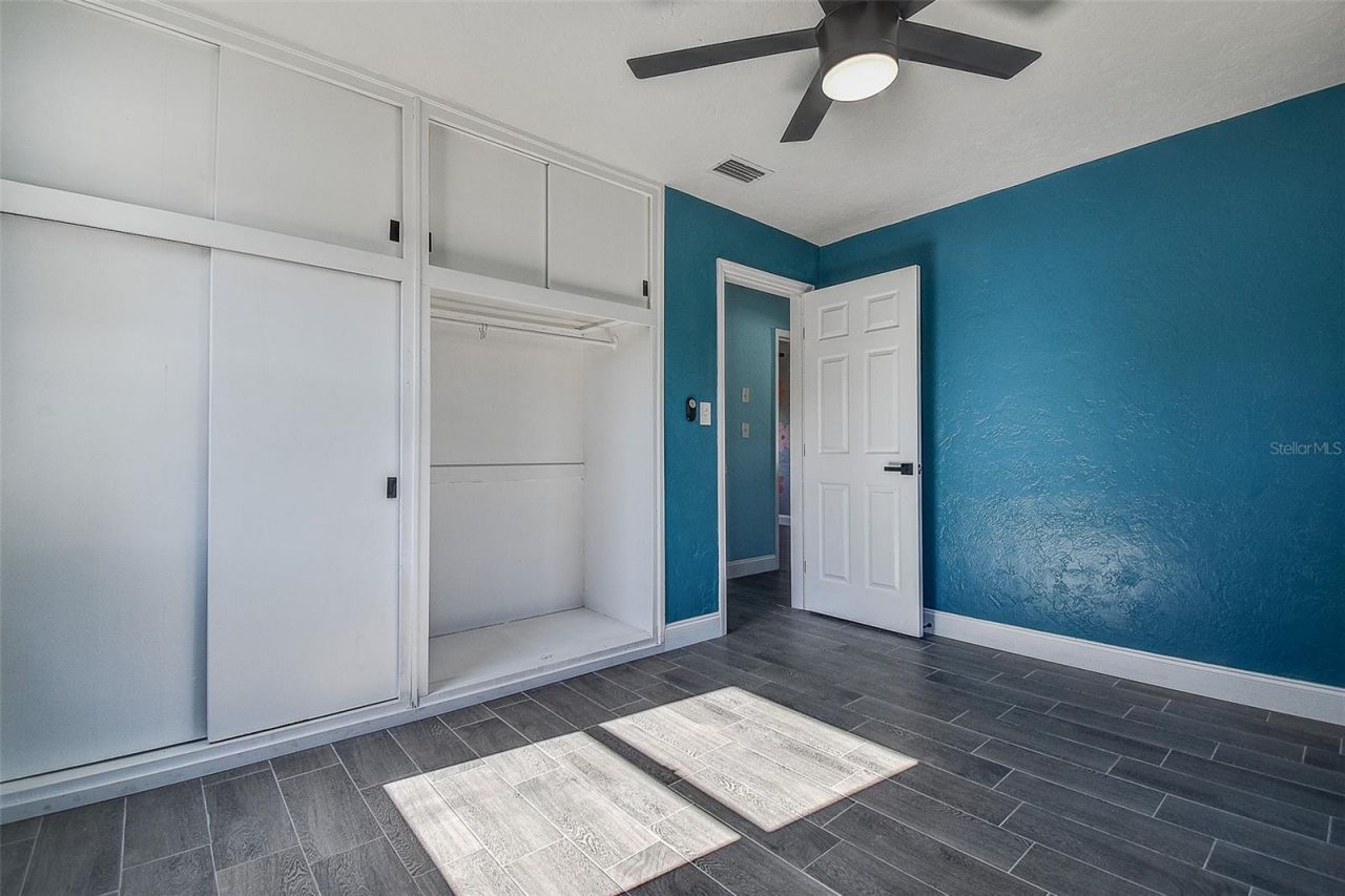 7583 Meadowlawn Drive N, Saint Petersburg, FL 33702 Photo