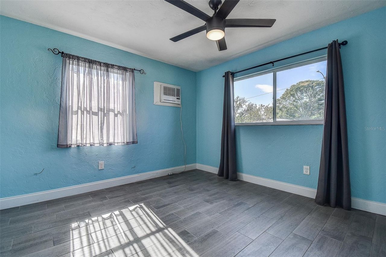 7583 Meadowlawn Drive N, Saint Petersburg, FL 33702 Photo