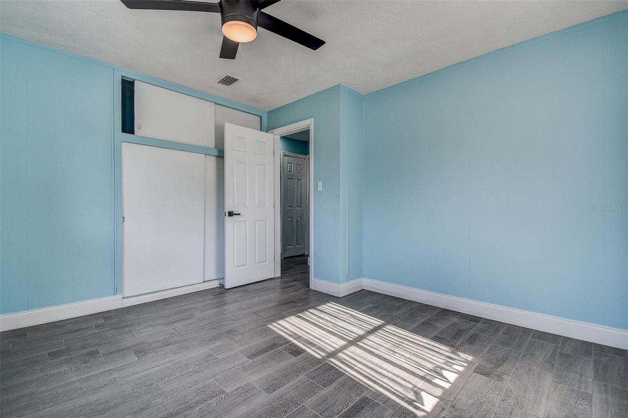 7583 Meadowlawn Drive N, Saint Petersburg, FL 33702 Photo