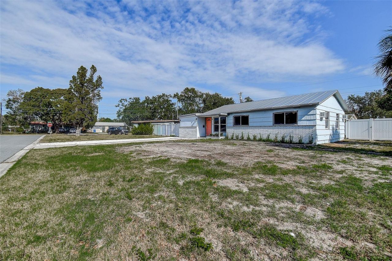 7583 Meadowlawn Drive N, Saint Petersburg, FL 33702 Photo