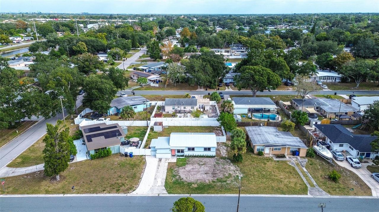 7583 Meadowlawn Drive N, Saint Petersburg, FL 33702 Photo