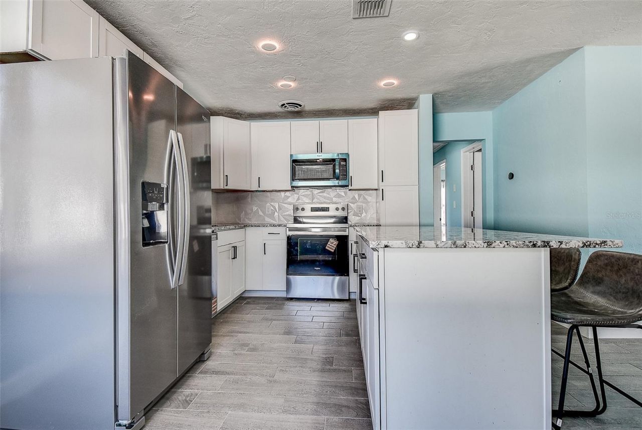 7583 Meadowlawn Drive N, Saint Petersburg, FL 33702 Photo