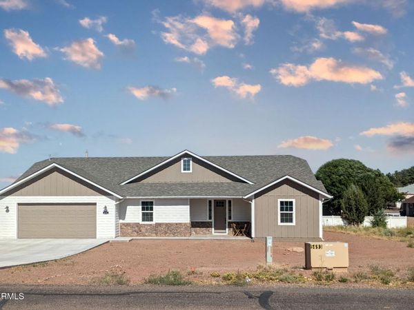 411 S HILLCREST Drive, Snowflake, AZ 85937