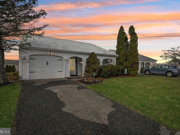 4 HARROGATE LA, MANCHESTER, NJ 08759