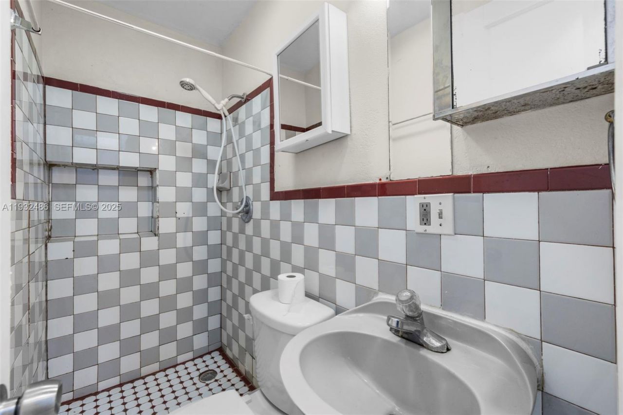 60 W 61st St, Hialeah, FL 33012 Photo