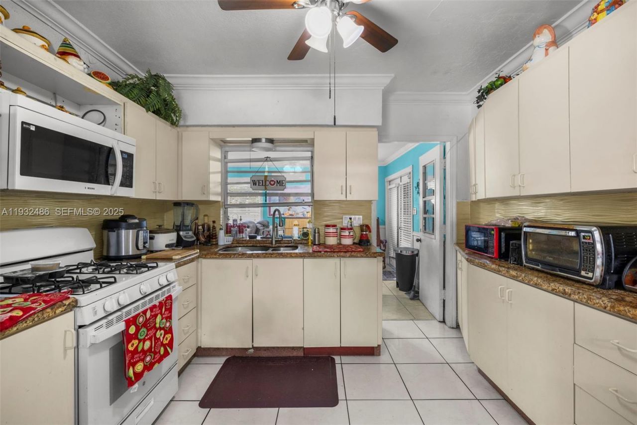 60 W 61st St, Hialeah, FL 33012 Photo