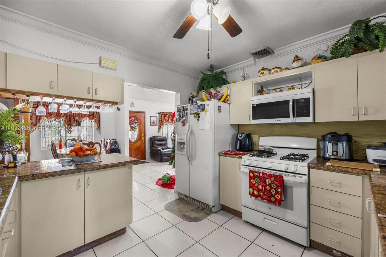 60 W 61st St, Hialeah, FL 33012 Photo