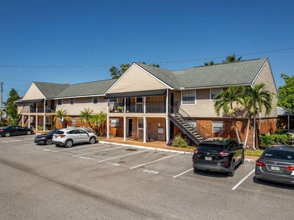 200 COUNTRY CLUB DRIVE, Unit 1007, LARGO, FL 33771