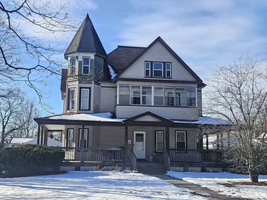 340 Oak St, Springfield, MA 01151