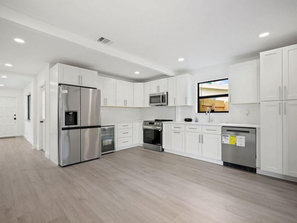 699 NE 40th Street, Oakland Park, FL 33334